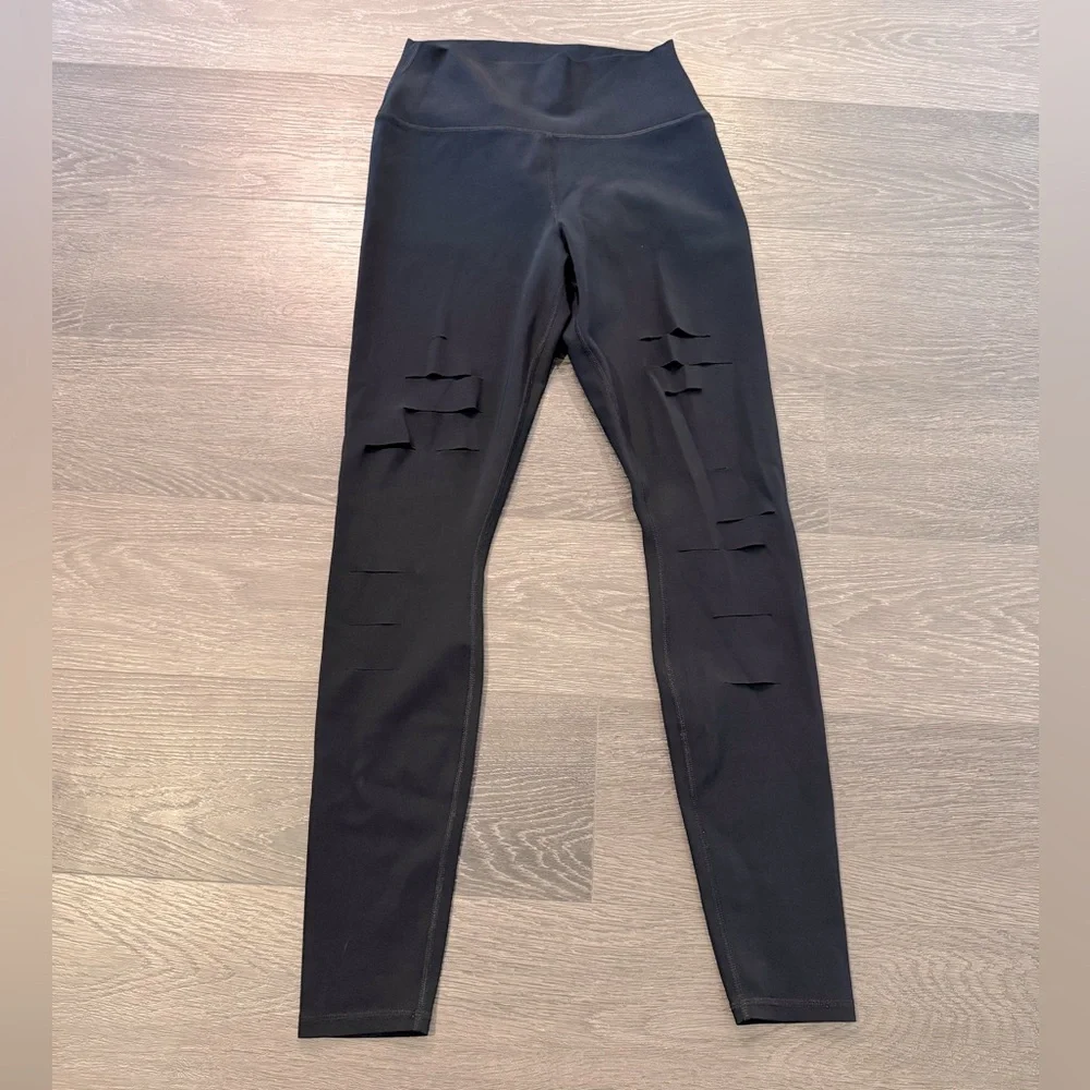 ALO YOGA High-Waist Ripped Warrior Legging Size Medium in Black